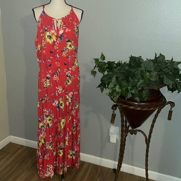 Band of Gypsies Dresses & Skirts - BAND OF GYPSIES FLORAL MAXI DRESS